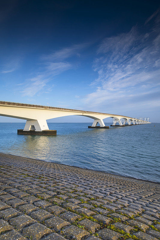 荷兰泽兰省的泽兰大桥(Zeelandbrug, Zeeland Bridge)